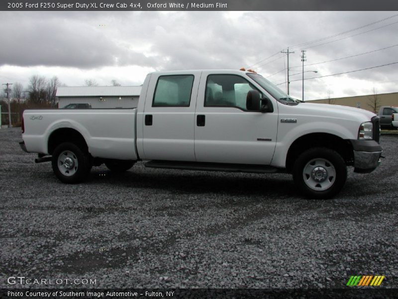 Oxford White / Medium Flint 2005 Ford F250 Super Duty XL Crew Cab 4x4