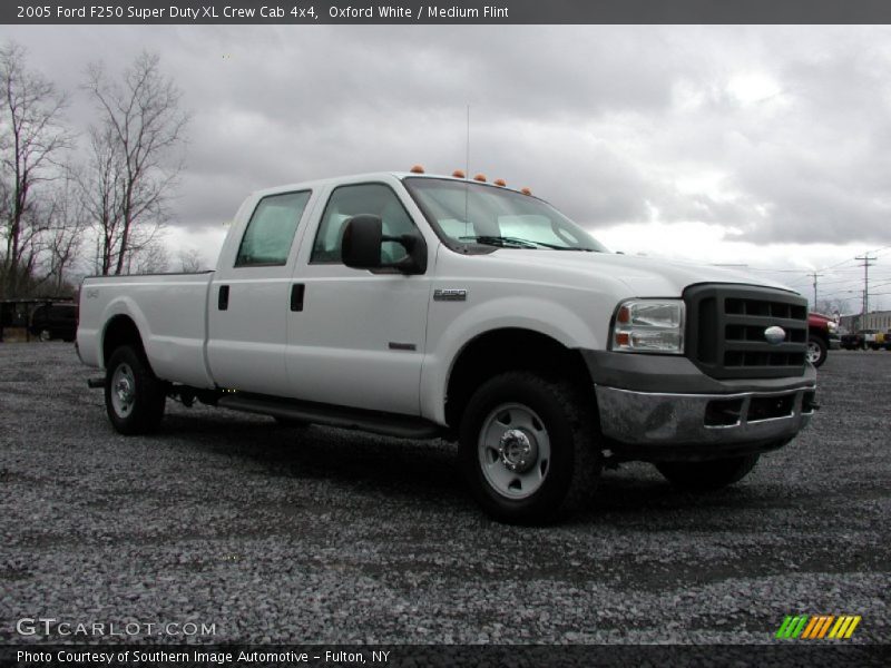 Oxford White / Medium Flint 2005 Ford F250 Super Duty XL Crew Cab 4x4