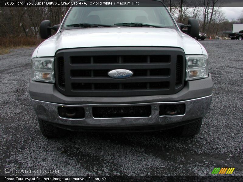 Oxford White / Medium Flint 2005 Ford F250 Super Duty XL Crew Cab 4x4