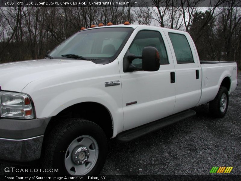 Oxford White / Medium Flint 2005 Ford F250 Super Duty XL Crew Cab 4x4