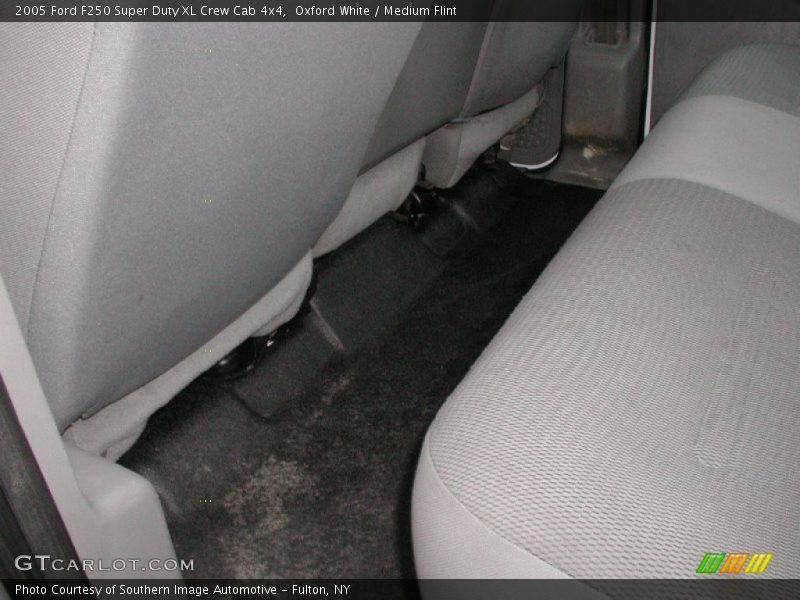 Oxford White / Medium Flint 2005 Ford F250 Super Duty XL Crew Cab 4x4