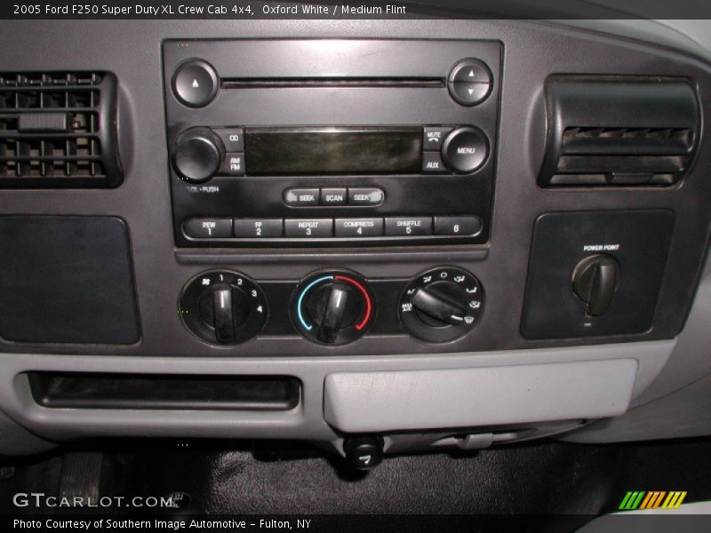 Oxford White / Medium Flint 2005 Ford F250 Super Duty XL Crew Cab 4x4