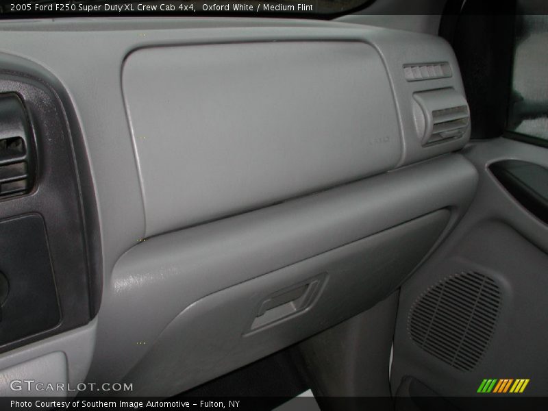 Oxford White / Medium Flint 2005 Ford F250 Super Duty XL Crew Cab 4x4