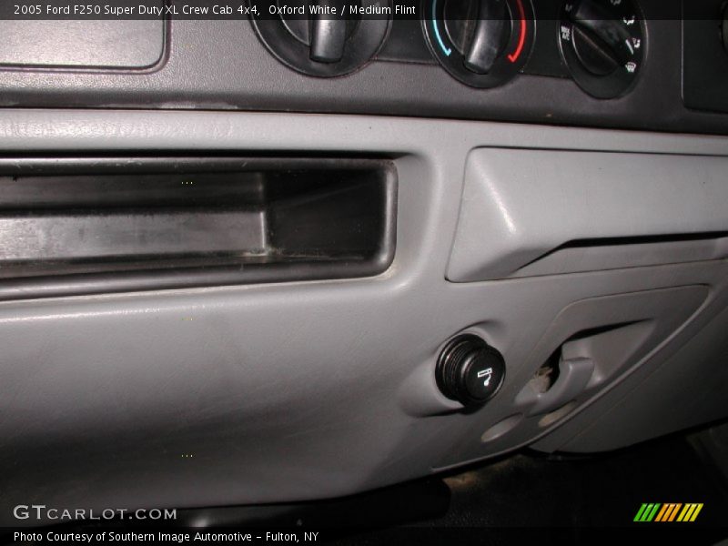 Oxford White / Medium Flint 2005 Ford F250 Super Duty XL Crew Cab 4x4