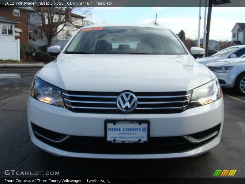 Candy White / Titan Black 2012 Volkswagen Passat 2.5L SE