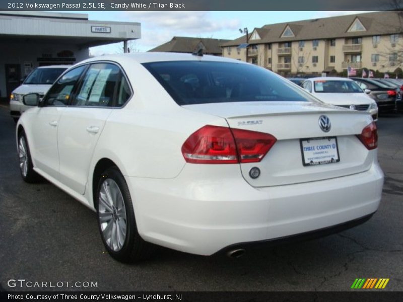 Candy White / Titan Black 2012 Volkswagen Passat 2.5L SE