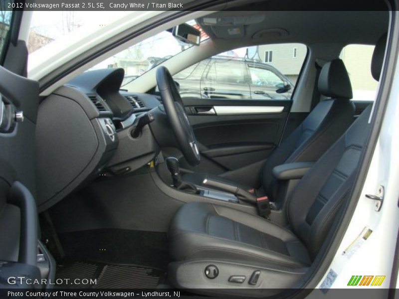 Candy White / Titan Black 2012 Volkswagen Passat 2.5L SE