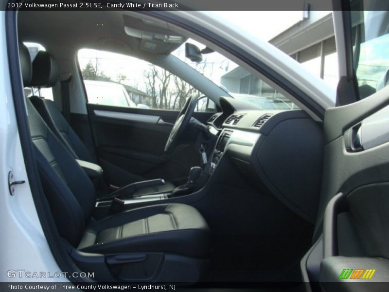 Candy White / Titan Black 2012 Volkswagen Passat 2.5L SE