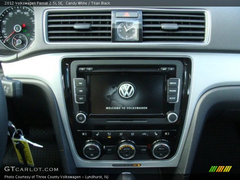 Candy White / Titan Black 2012 Volkswagen Passat 2.5L SE