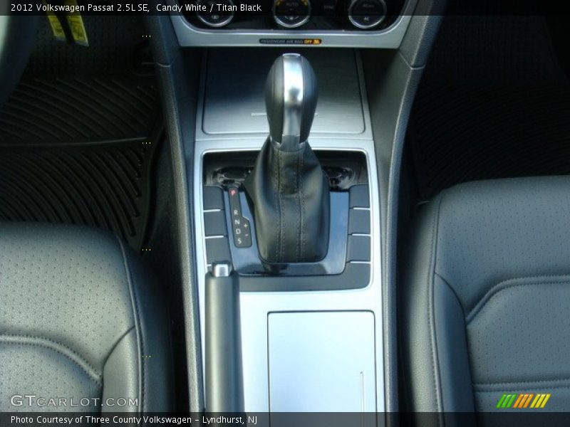 Candy White / Titan Black 2012 Volkswagen Passat 2.5L SE