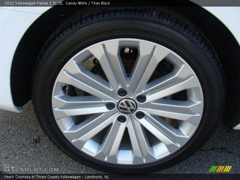 Candy White / Titan Black 2012 Volkswagen Passat 2.5L SE