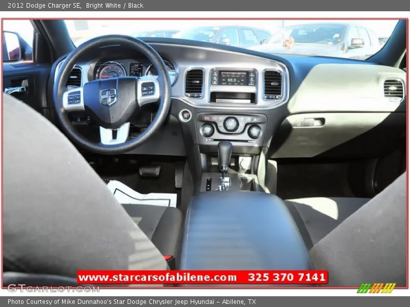 Bright White / Black 2012 Dodge Charger SE