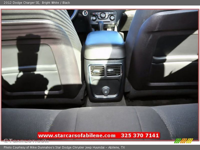 Bright White / Black 2012 Dodge Charger SE