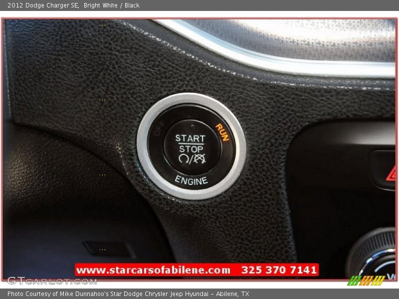 Bright White / Black 2012 Dodge Charger SE