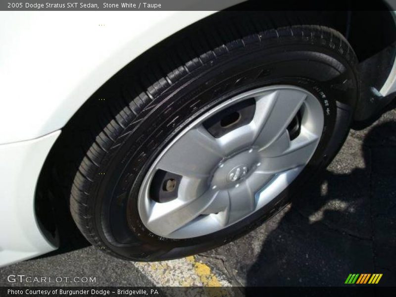 Stone White / Taupe 2005 Dodge Stratus SXT Sedan