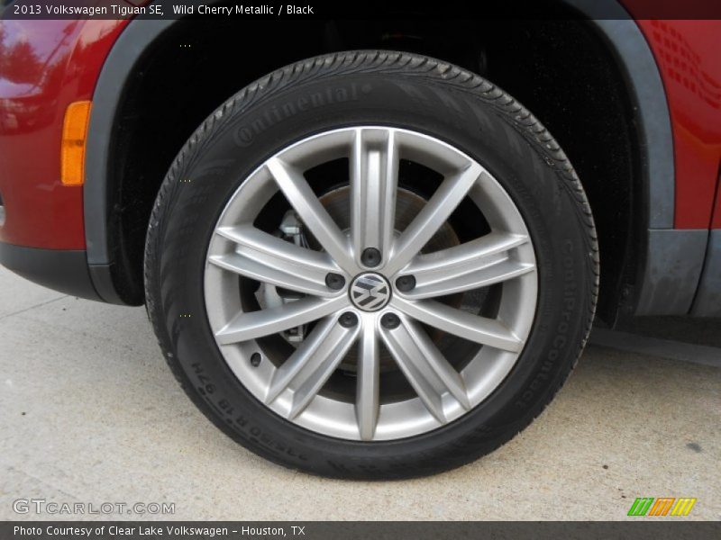 Wild Cherry Metallic / Black 2013 Volkswagen Tiguan SE