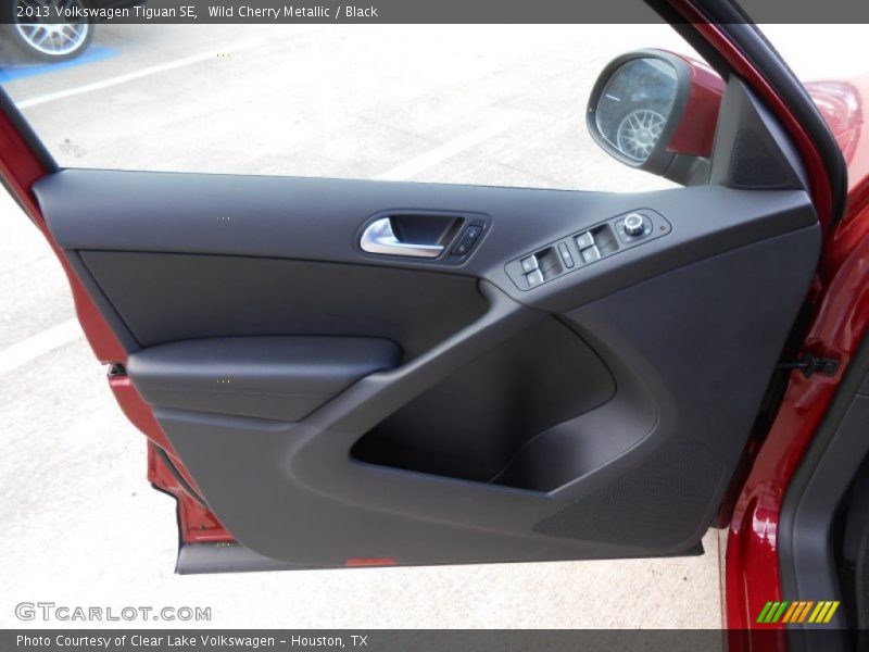 Wild Cherry Metallic / Black 2013 Volkswagen Tiguan SE
