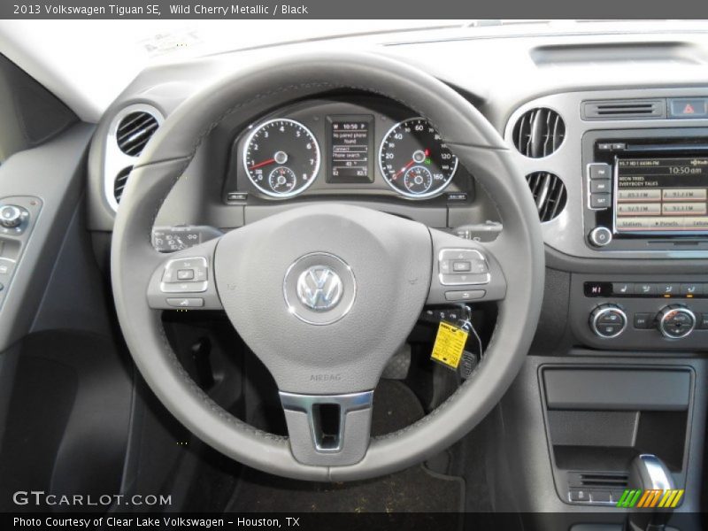 Wild Cherry Metallic / Black 2013 Volkswagen Tiguan SE