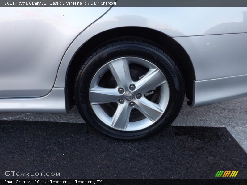 Classic Silver Metallic / Dark Charcoal 2011 Toyota Camry SE