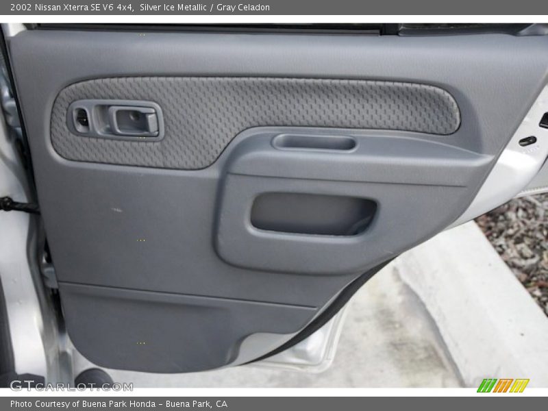 Silver Ice Metallic / Gray Celadon 2002 Nissan Xterra SE V6 4x4