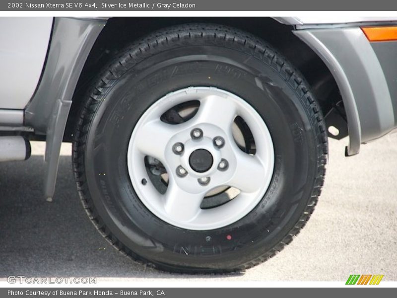 Silver Ice Metallic / Gray Celadon 2002 Nissan Xterra SE V6 4x4