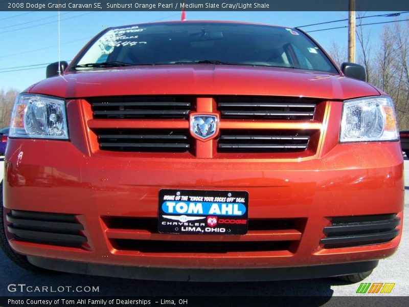 Sunburst Orange Pearl / Medium Slate Gray/Light Shale 2008 Dodge Grand Caravan SE