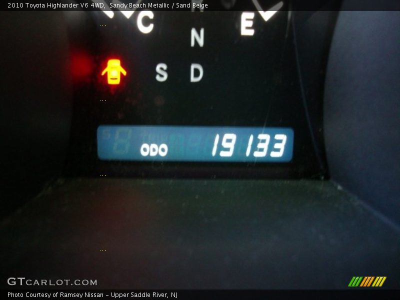 Sandy Beach Metallic / Sand Beige 2010 Toyota Highlander V6 4WD