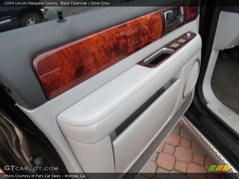Black Clearcoat / Dove Grey 2004 Lincoln Navigator Luxury