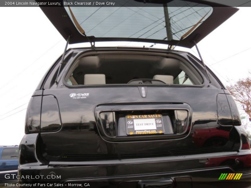 Black Clearcoat / Dove Grey 2004 Lincoln Navigator Luxury