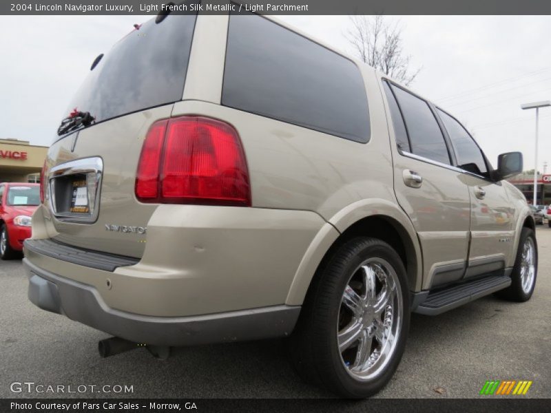 Light French Silk Metallic / Light Parchment 2004 Lincoln Navigator Luxury