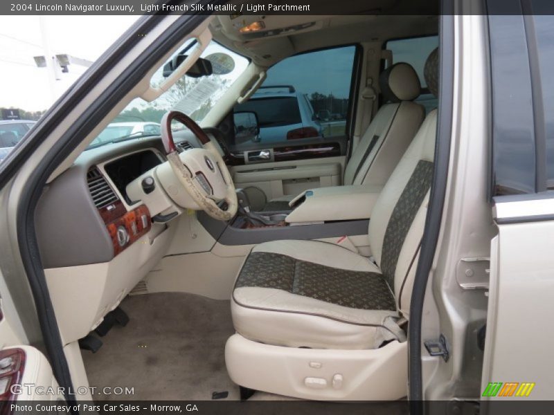 Light French Silk Metallic / Light Parchment 2004 Lincoln Navigator Luxury