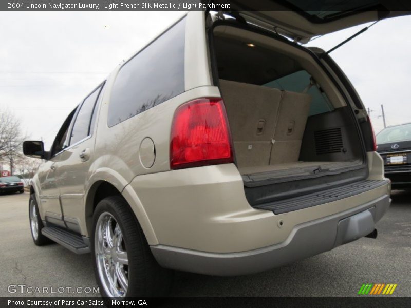 Light French Silk Metallic / Light Parchment 2004 Lincoln Navigator Luxury
