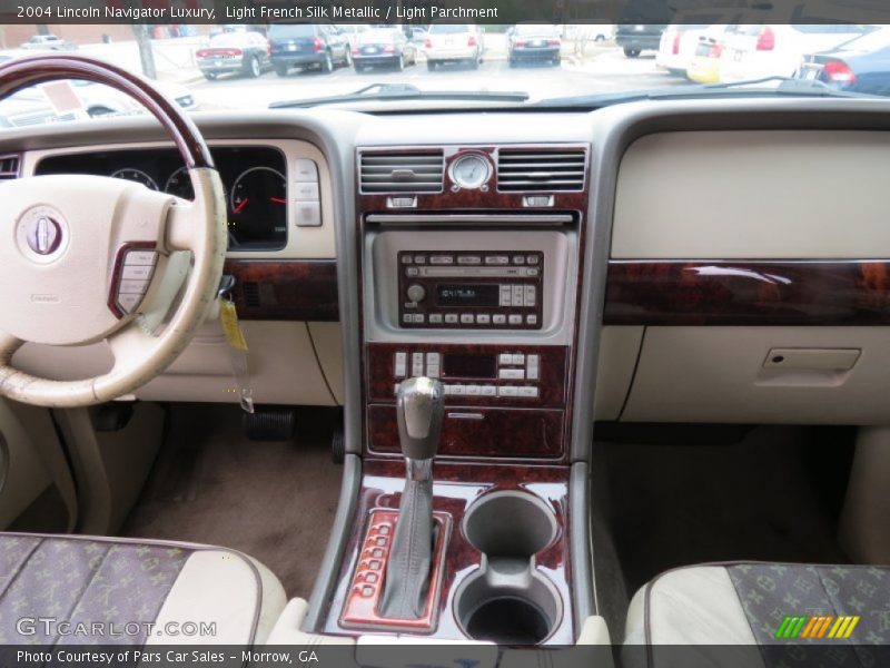 Light French Silk Metallic / Light Parchment 2004 Lincoln Navigator Luxury
