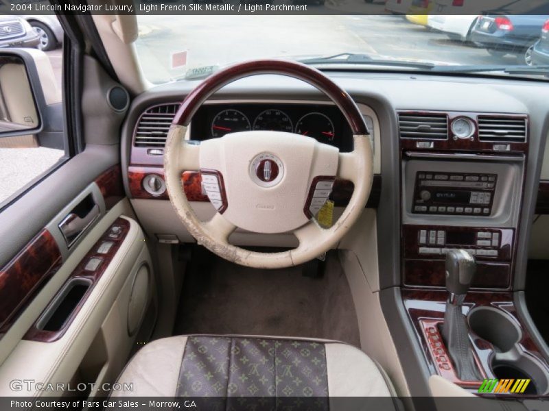 Light French Silk Metallic / Light Parchment 2004 Lincoln Navigator Luxury