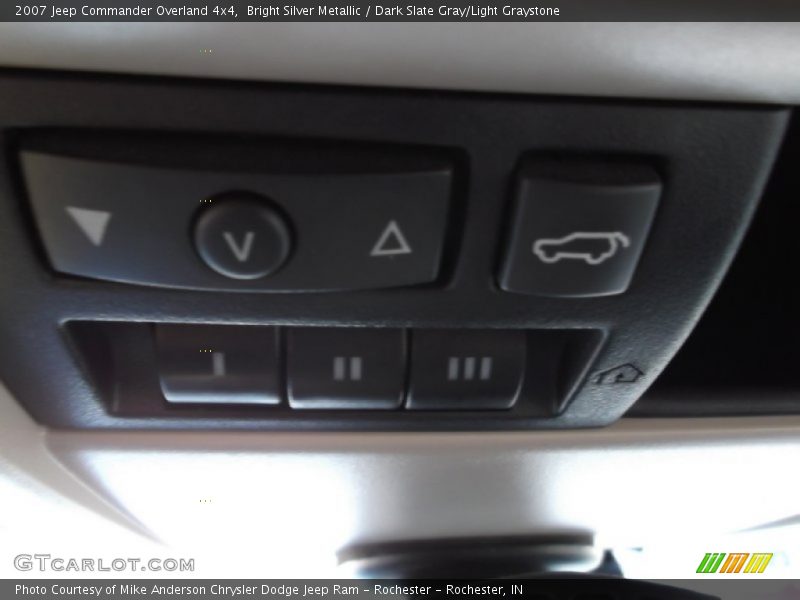Bright Silver Metallic / Dark Slate Gray/Light Graystone 2007 Jeep Commander Overland 4x4