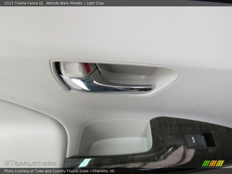 Attitude Black Metallic / Light Gray 2013 Toyota Venza LE