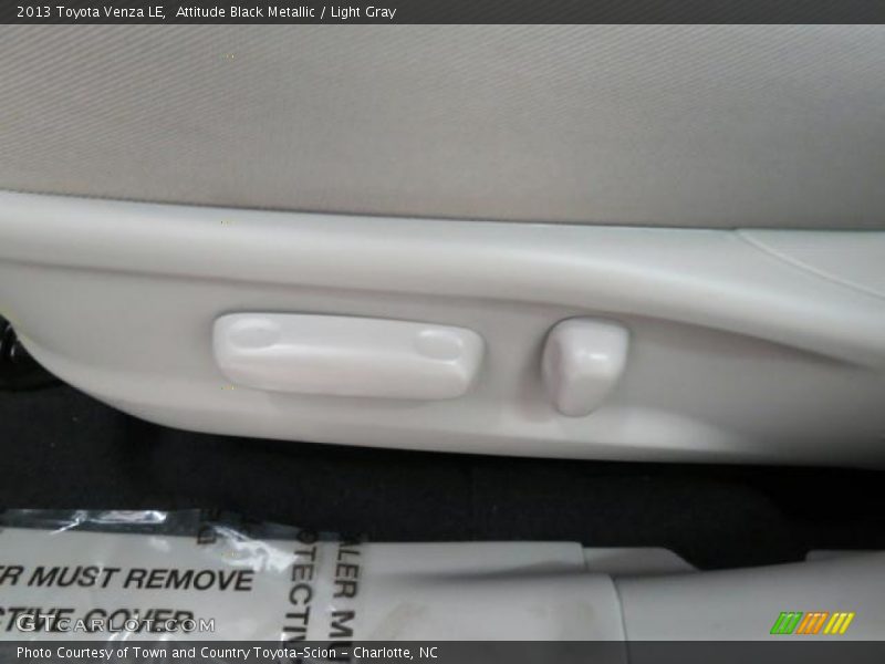 Attitude Black Metallic / Light Gray 2013 Toyota Venza LE