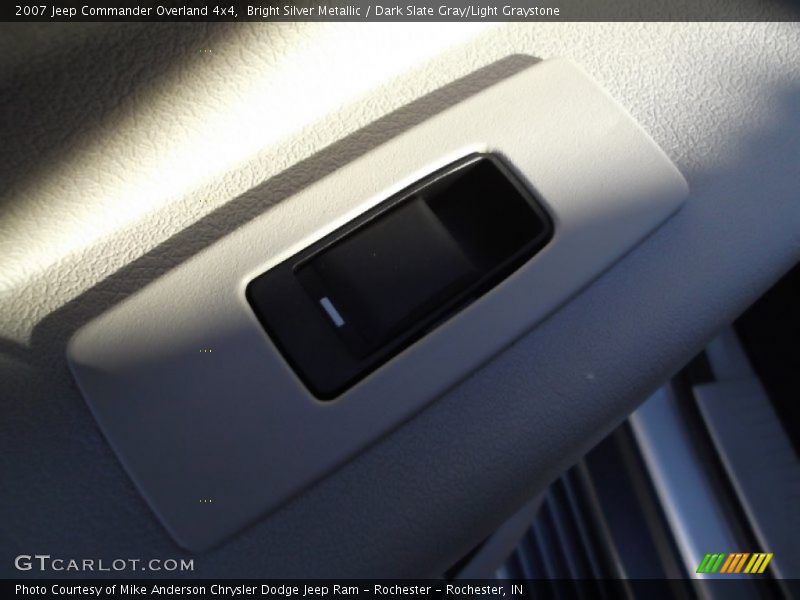 Bright Silver Metallic / Dark Slate Gray/Light Graystone 2007 Jeep Commander Overland 4x4