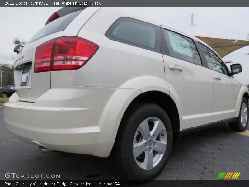 Pearl White Tri Coat / Black 2013 Dodge Journey SE