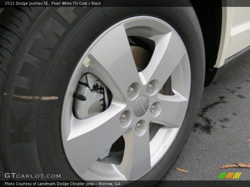 Pearl White Tri Coat / Black 2013 Dodge Journey SE