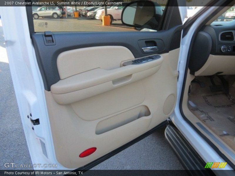 Summit White / Ebony/Light Cashmere 2007 Chevrolet Avalanche LS