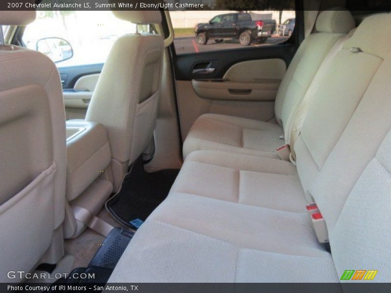 Summit White / Ebony/Light Cashmere 2007 Chevrolet Avalanche LS