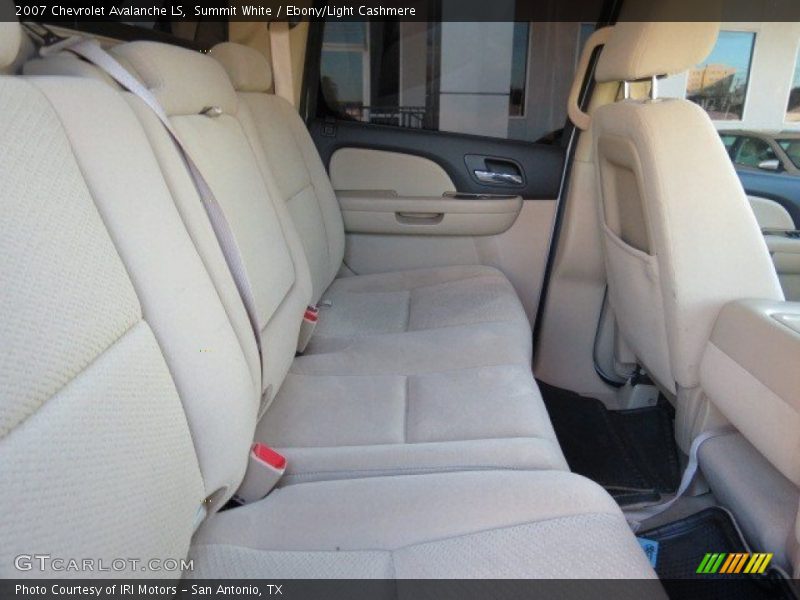 Summit White / Ebony/Light Cashmere 2007 Chevrolet Avalanche LS