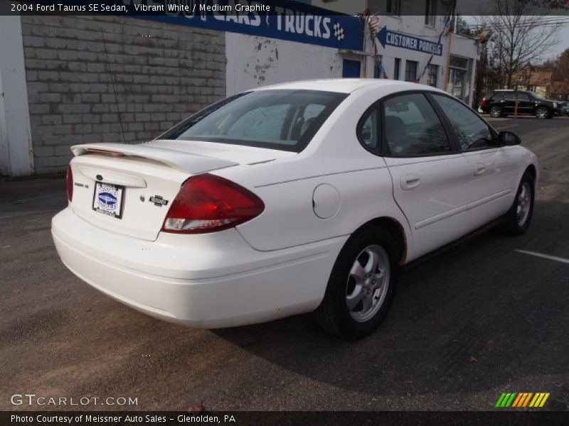 Vibrant White / Medium Graphite 2004 Ford Taurus SE Sedan