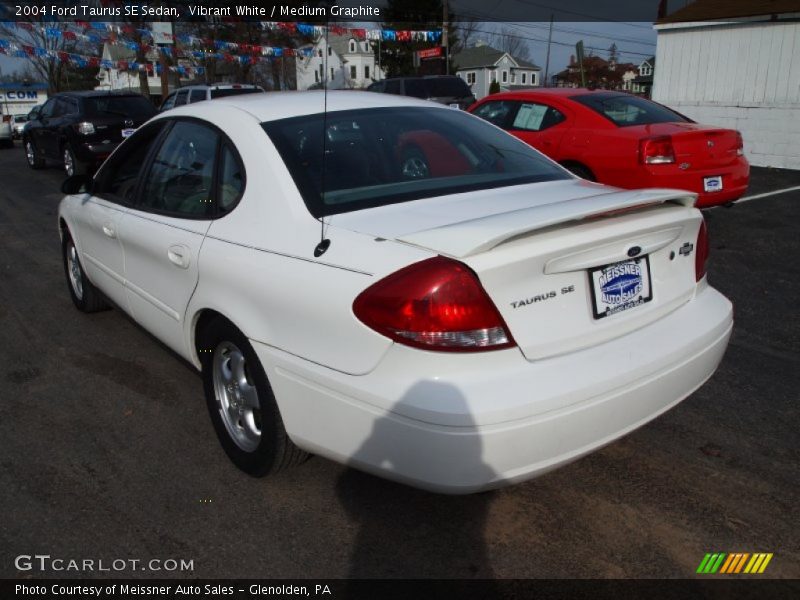 Vibrant White / Medium Graphite 2004 Ford Taurus SE Sedan