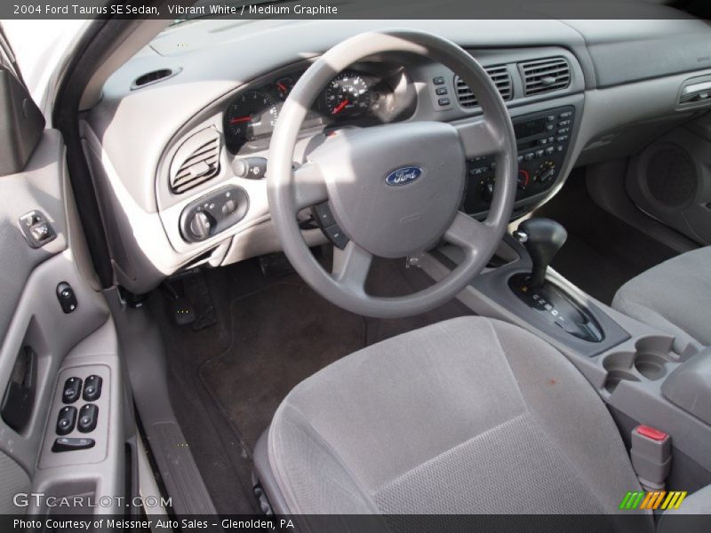 Vibrant White / Medium Graphite 2004 Ford Taurus SE Sedan
