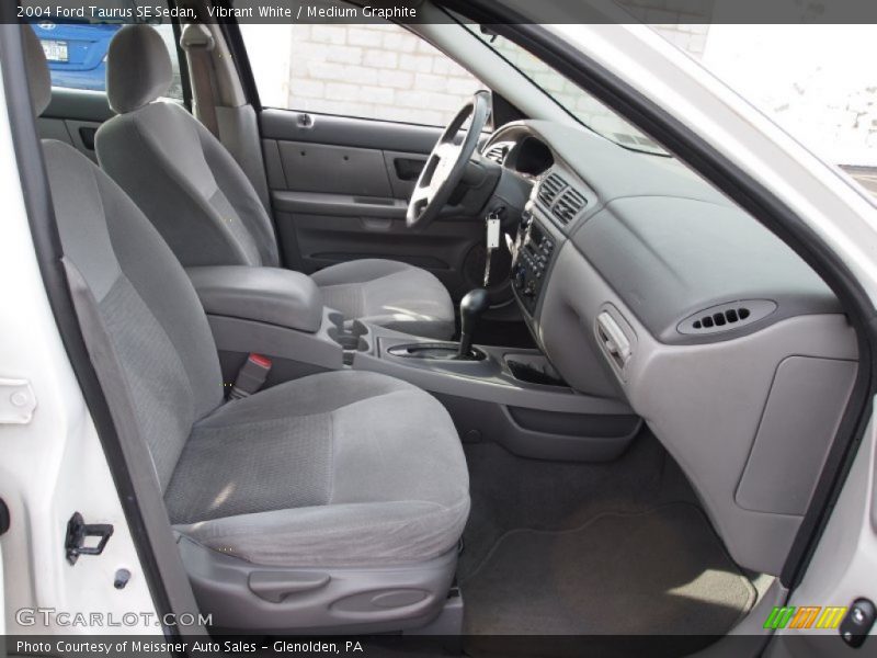 Vibrant White / Medium Graphite 2004 Ford Taurus SE Sedan