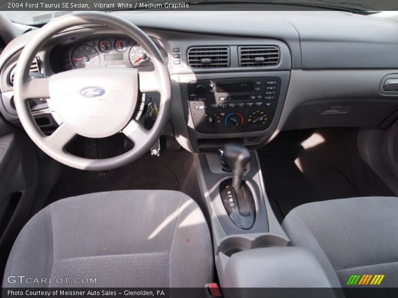Vibrant White / Medium Graphite 2004 Ford Taurus SE Sedan
