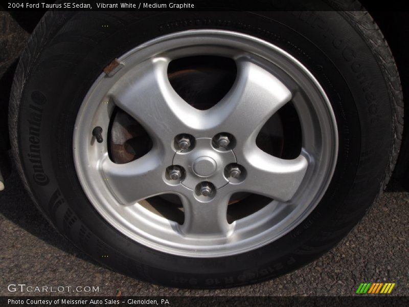 Vibrant White / Medium Graphite 2004 Ford Taurus SE Sedan