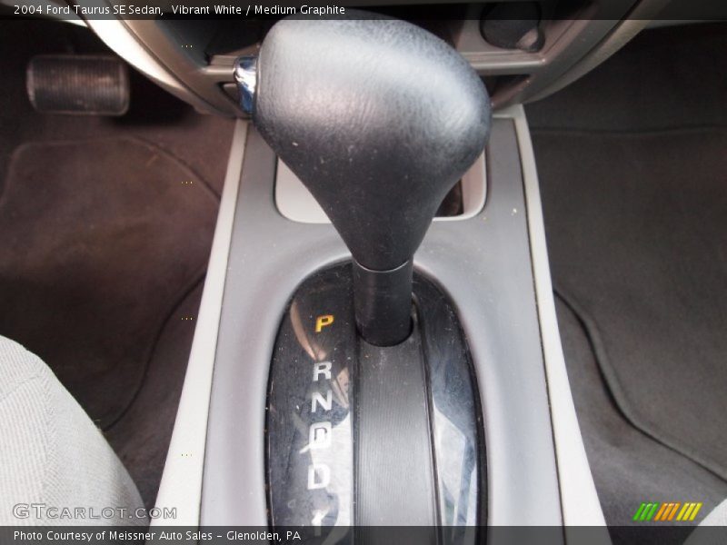 Vibrant White / Medium Graphite 2004 Ford Taurus SE Sedan